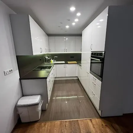 Apartment Porec, Tolle 3 Zi-whg, Sehr Zentral, Zustand! Mit Internet Und W-lan!